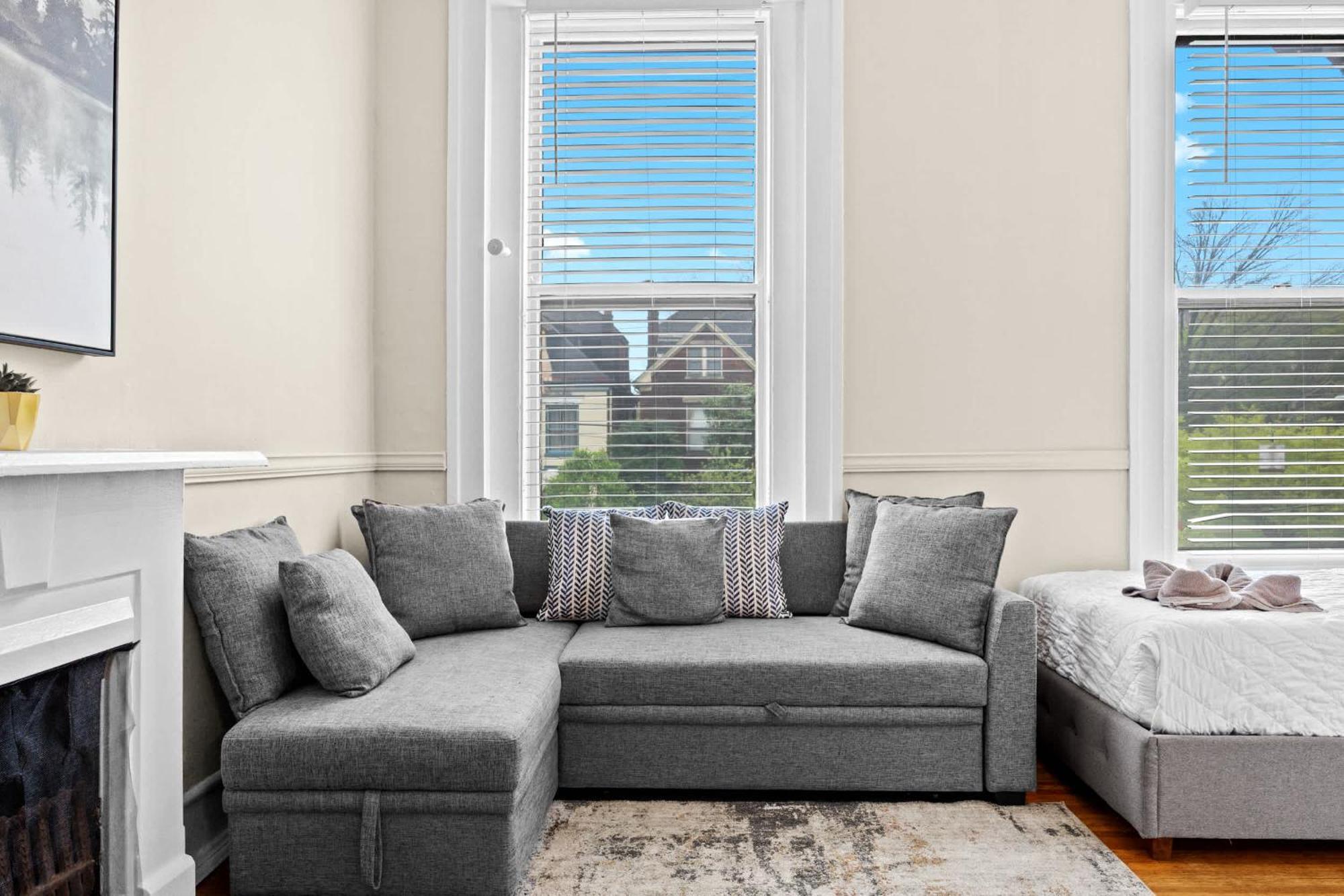 Stylish Close To Derby & Bourbon Trail Fun Holiday home Louisville
