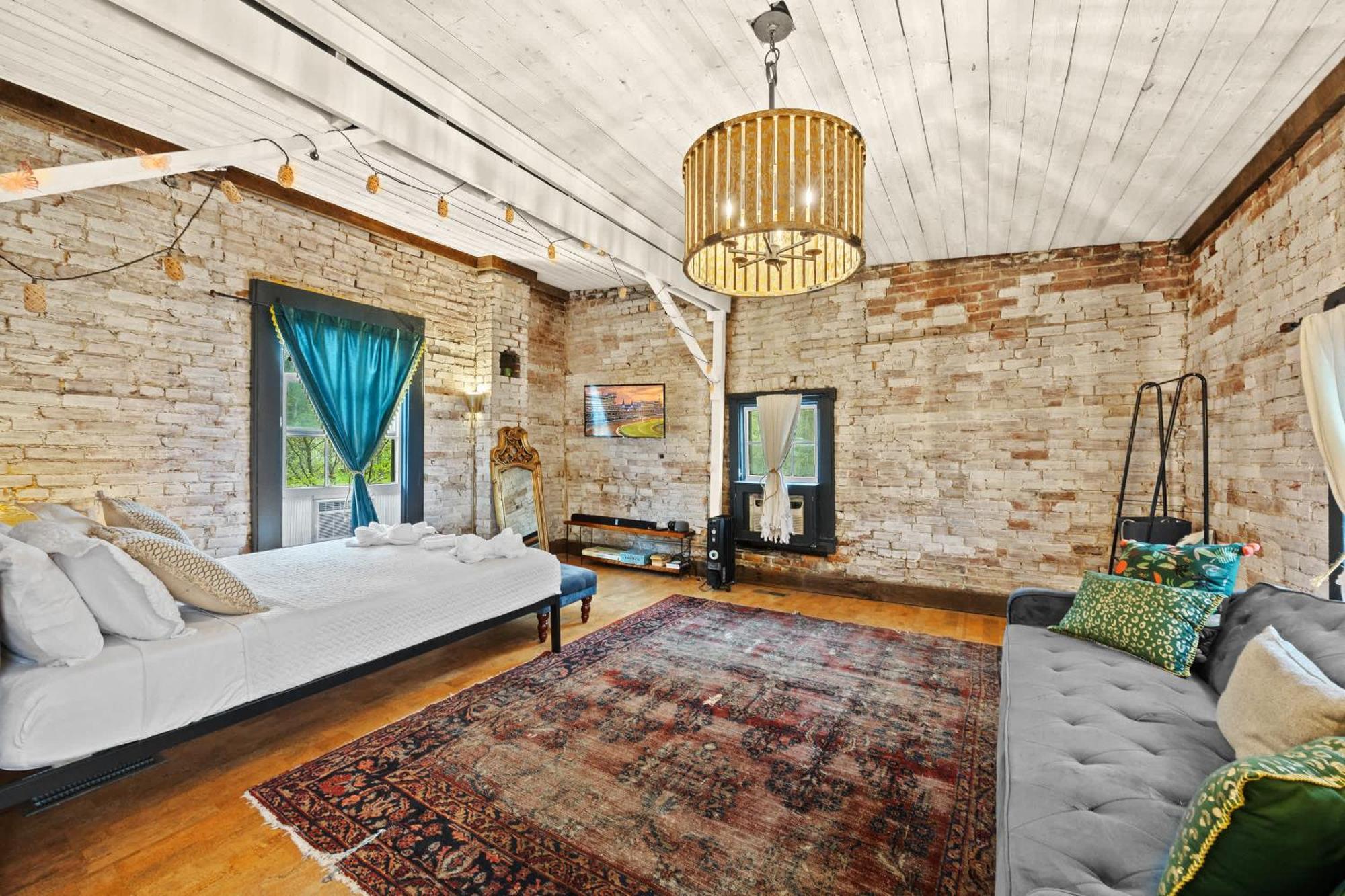 Stylish Close To Derby & Bourbon Trail Fun Holiday home *