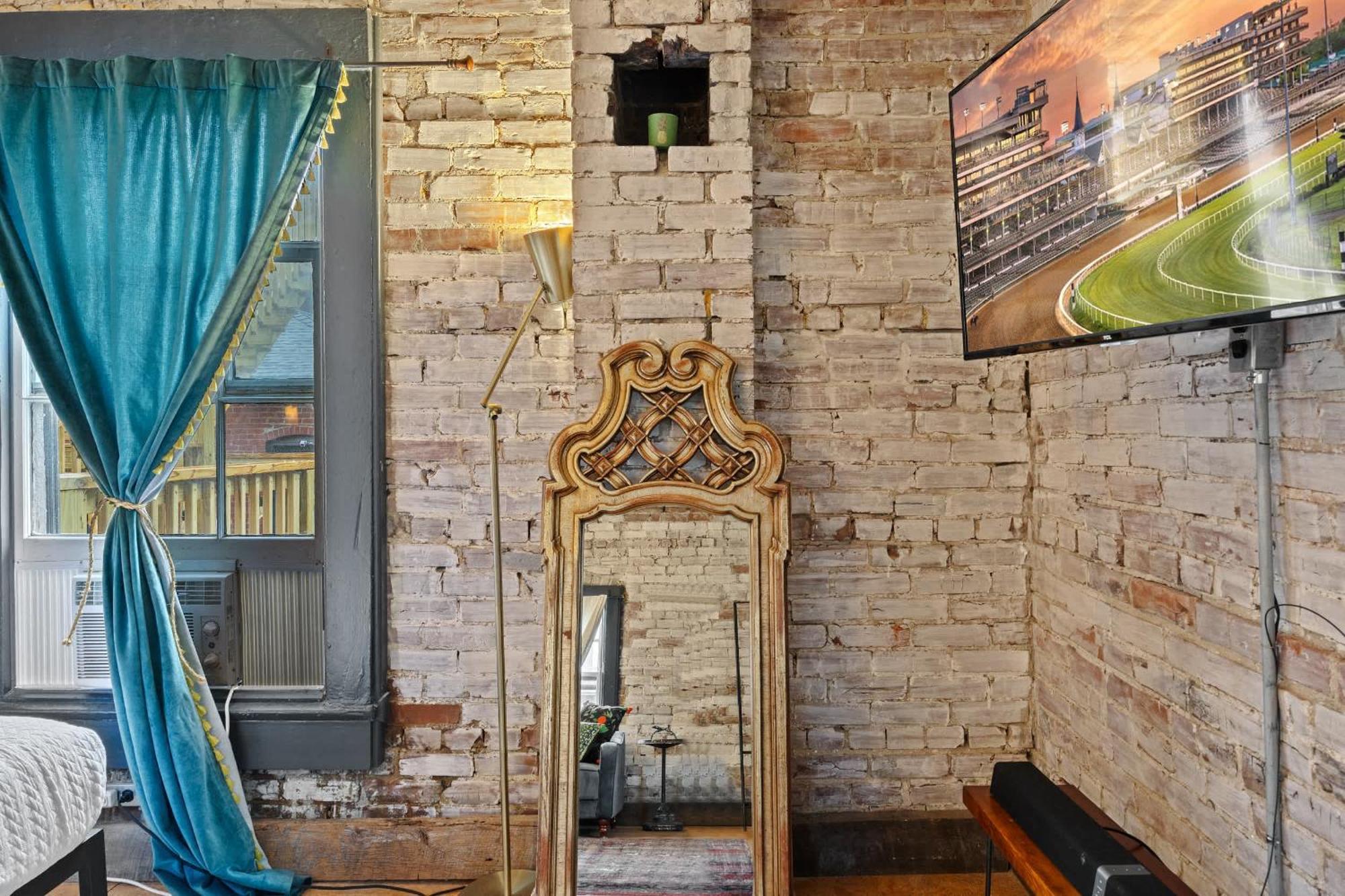Stylish Close To Derby & Bourbon Trail Fun * Louisville