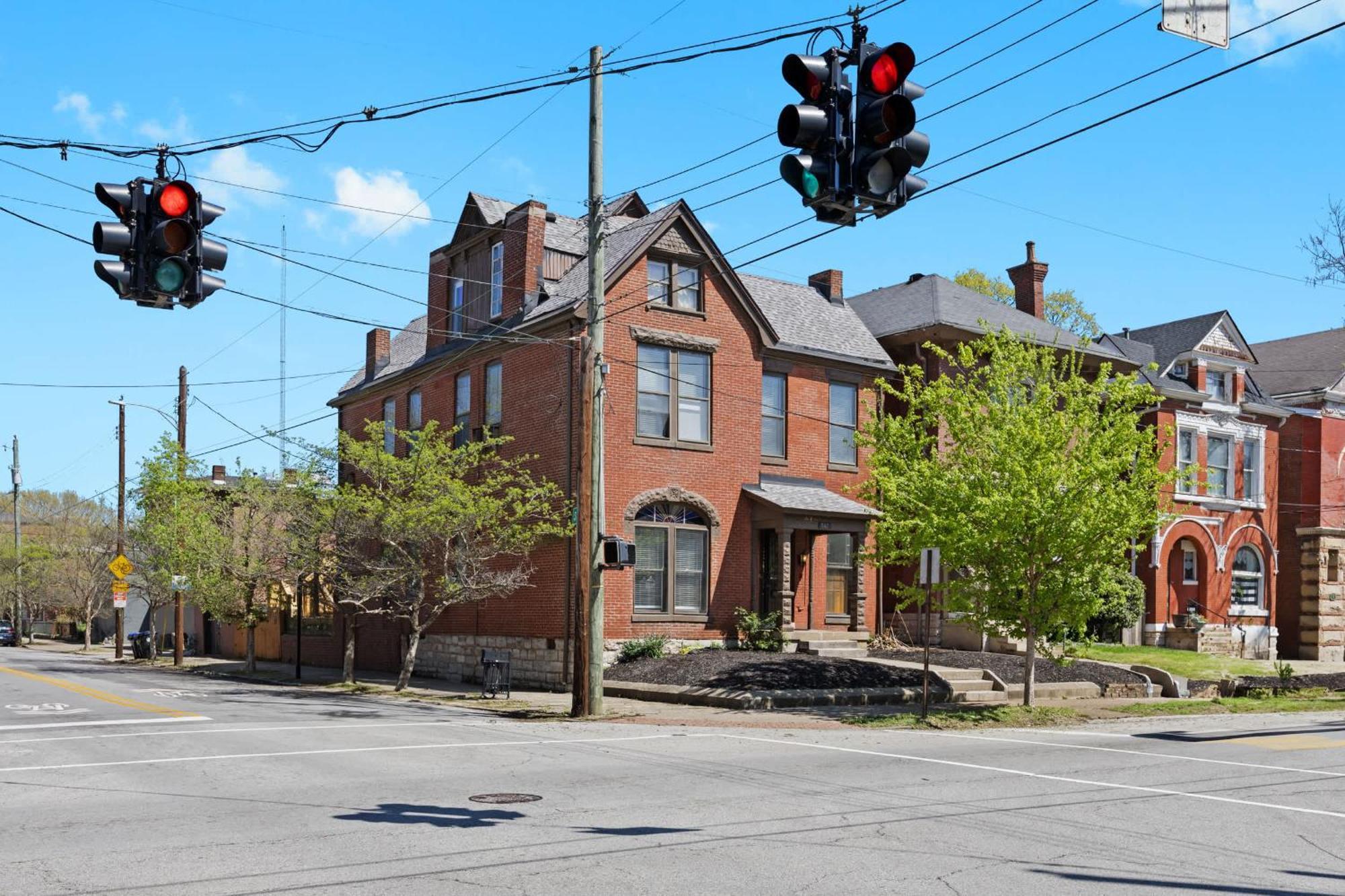 Stylish Close To Derby & Bourbon Trail Fun