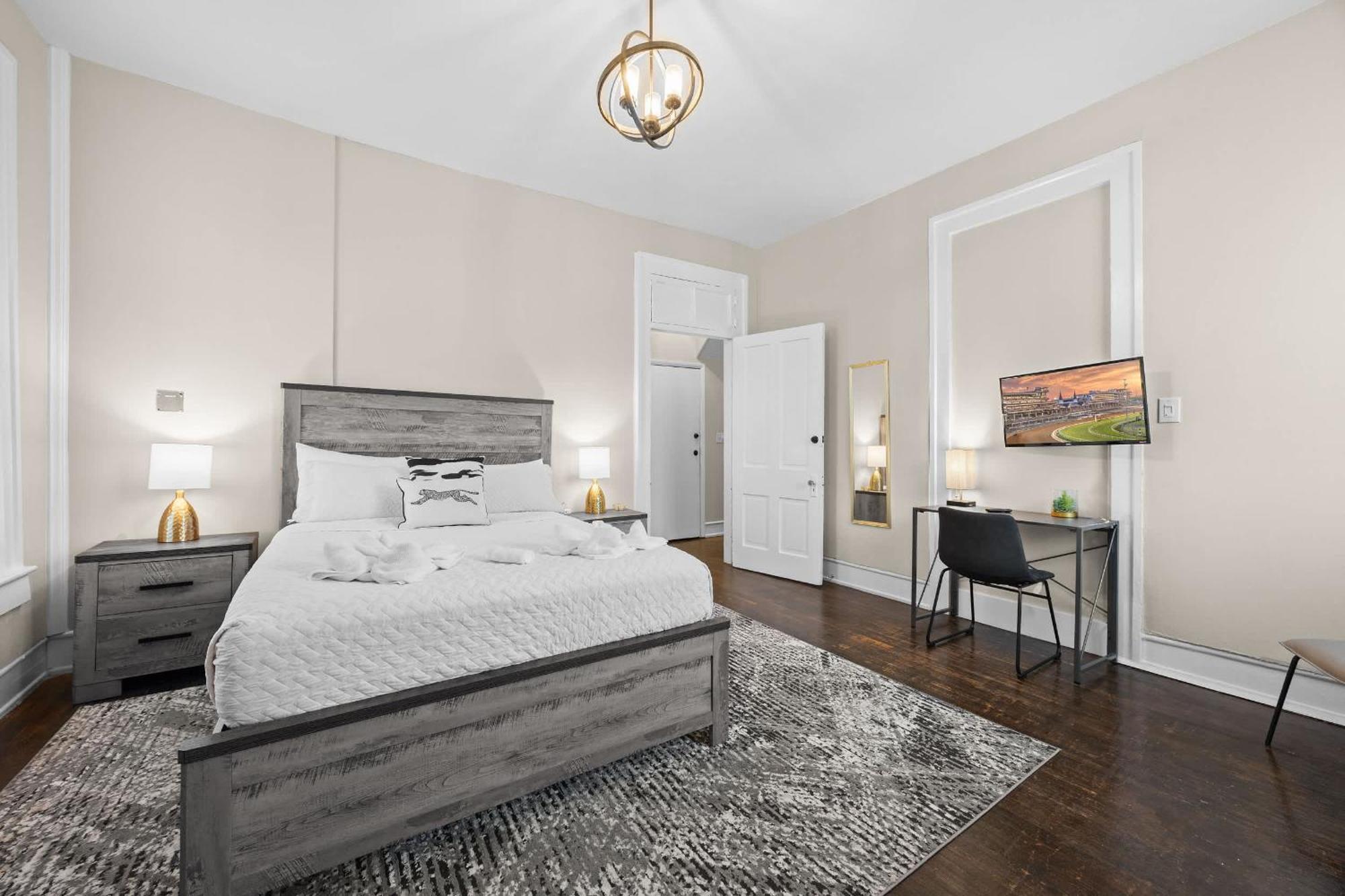 Stylish Close To Derby & Bourbon Trail Fun * Louisville