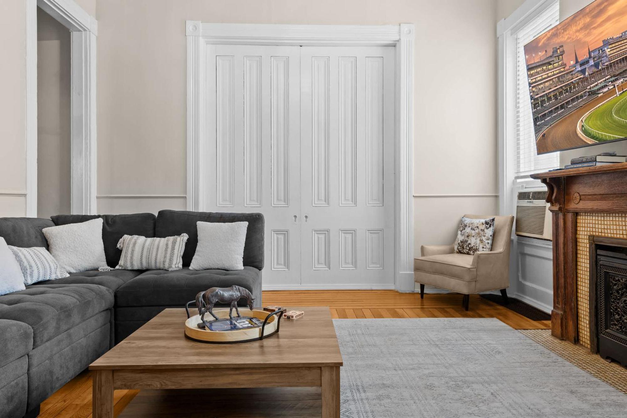 Stylish Close To Derby & Bourbon Trail Fun Holiday home Louisville